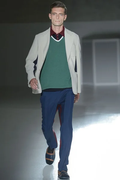 Look 19